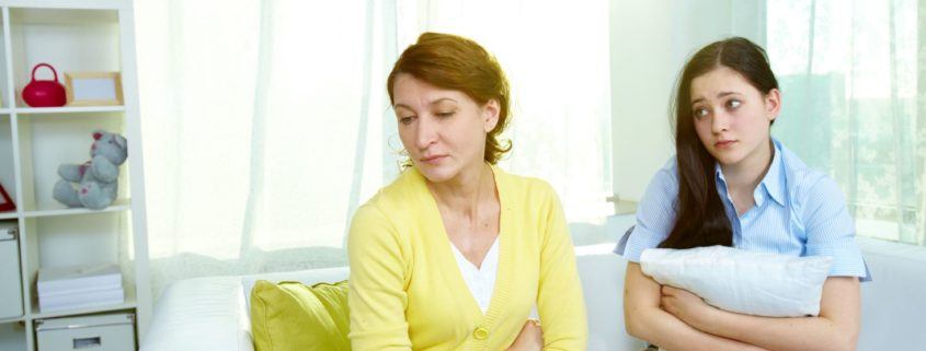 Mama nie chce, żebym nocowała u koleżanek. Co ma robić?